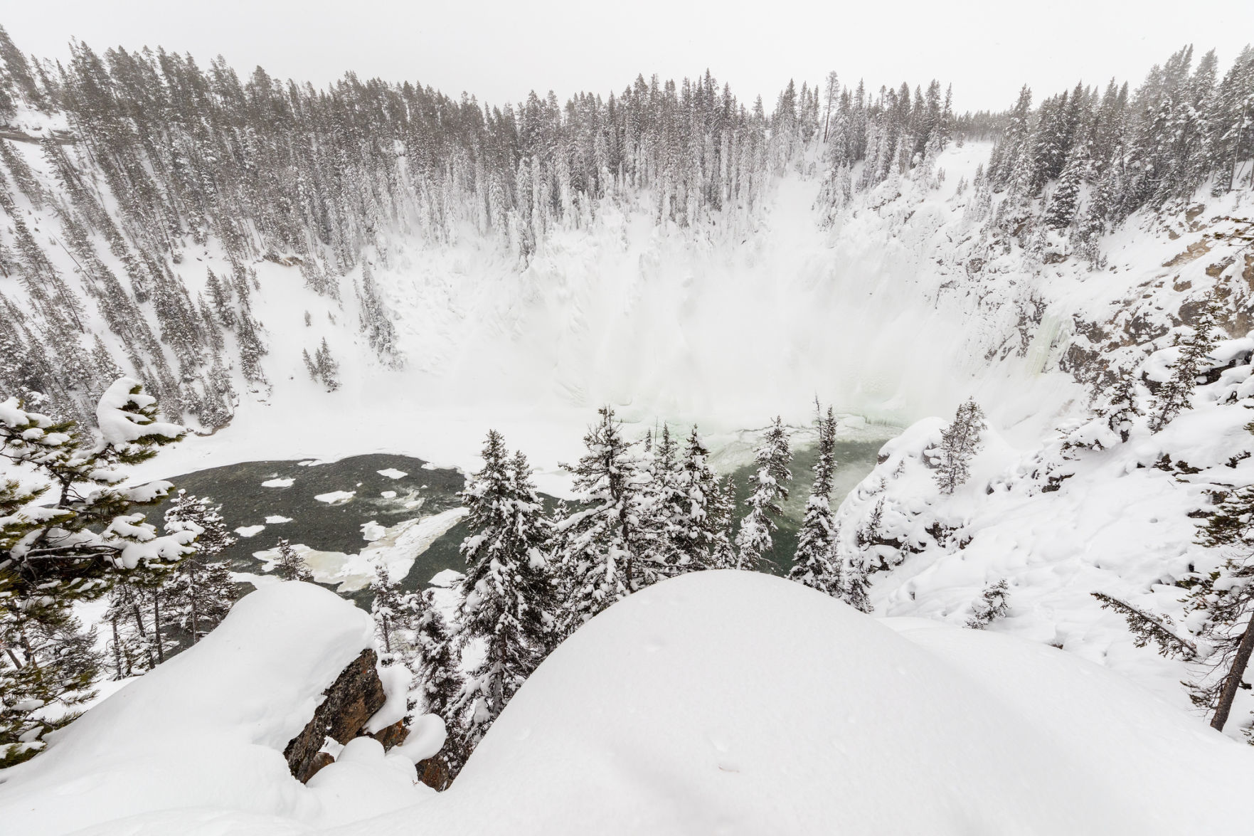 Views along the trail to Brink of the Upper Falls